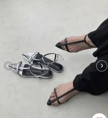 스트랩 샌들 실버 블랙 포인티드 토