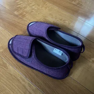 보라색 벨크로 테이프 실내용 신발