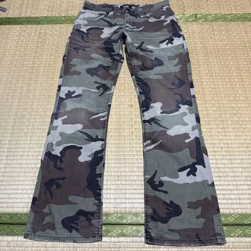 Wrangler 카모플라쥬 부츠컷 데님 W0527