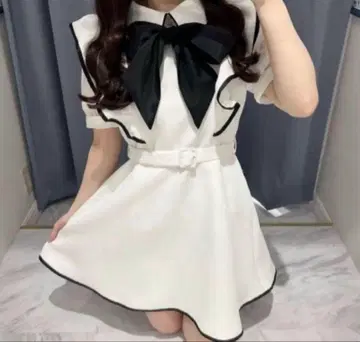 evelyn 바이컬러 리본 롬퍼 2024