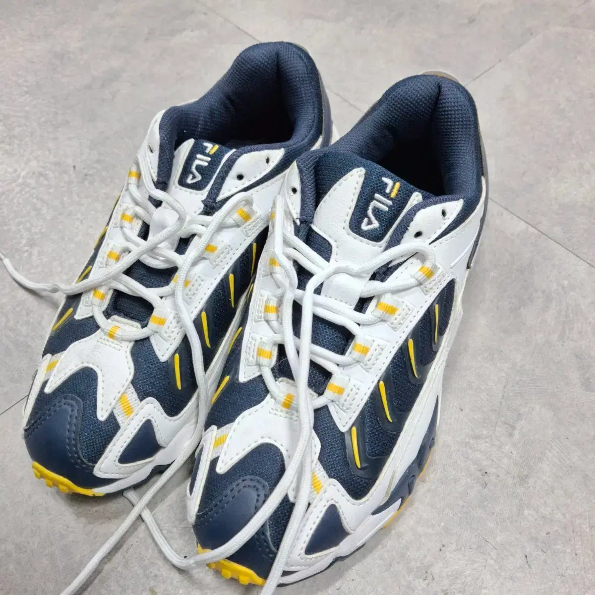 FILA 휠라 Fila Revigement 2000 Sneakers (240) on Bunjang Global