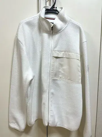 TOMMY HILFIGER 화이트 보아 자켓 프론트 포켓 부착