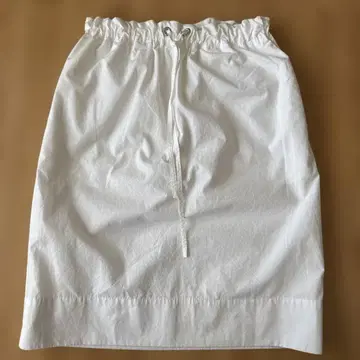 le Glazik 화이트 플레어 스커트