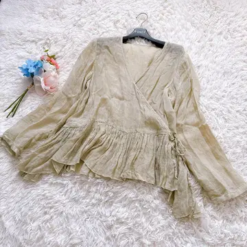 새상품급 nest Robe 네스트로브 린넨 캐시미어 페플럼 블라우스