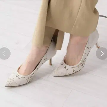 미품 LeTalon 플라워 컷워크 펌프스 23cm