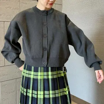 LOGAN 다크 그레이 크롭 가디건