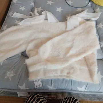 리본 달린 푹신푹신 긴팔 스웨터