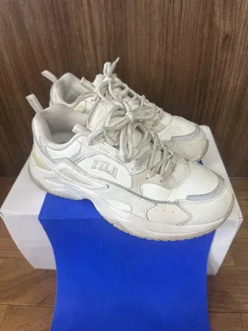 FILA 휠라 화이트 25.0cm 스니커즈