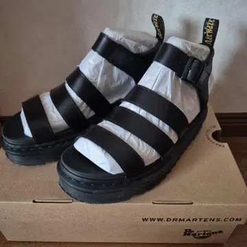 Dr. Martens 블랙 스포츠 샌들