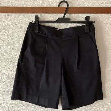 Tiara 블랙 플리츠 숏팬츠 사이즈 2