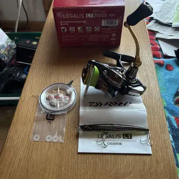 Daiwa LEGALIS LT 2500S-XH 루어 포함
