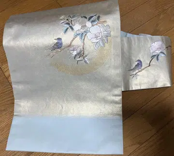 나고야 오비 꽃과 새 자수 박 그린 연한 녹색