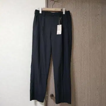 통풍이 잘 되는 턱 테이퍼드 팬츠 M 블랙 남성용