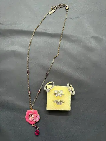 ANNA SUI 액세서리 세트 목걸이 & 반지 4점 핑크/실버 계열