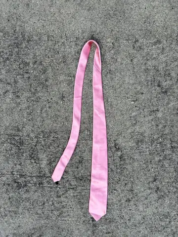 핑크 넥타이 구제 의류