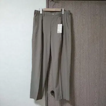 바람이 잘 통하는 턱 테이퍼드 팬츠 L 그레이쉬 브라운 남성용