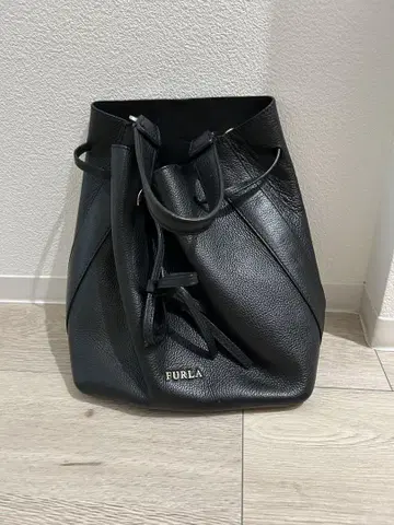 FURLA 블랙 가죽 핸드백