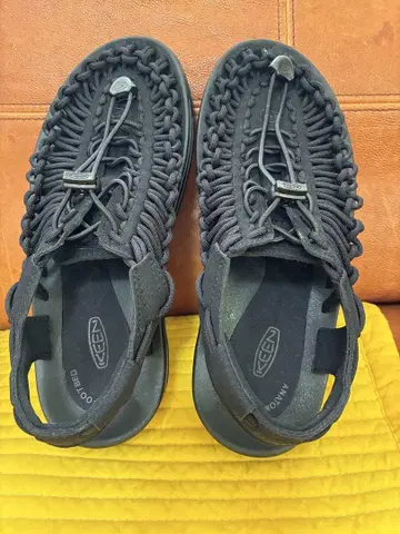 KEEN 블랙 샌들 24cm
