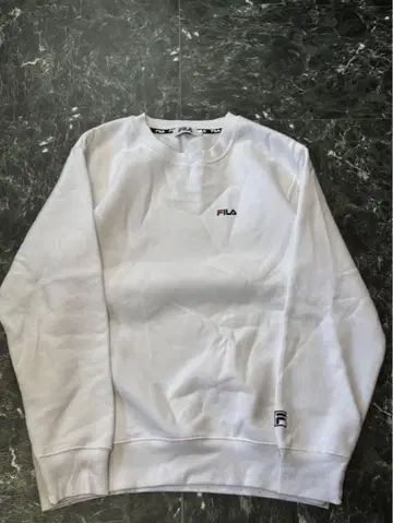 FILA 화이트 크루넥 맨투맨