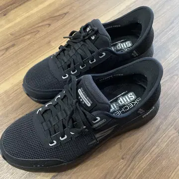 Skechers Slip-Ins 블랙 스니커즈