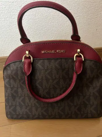 MICHAEL KORS 로고 핸드백