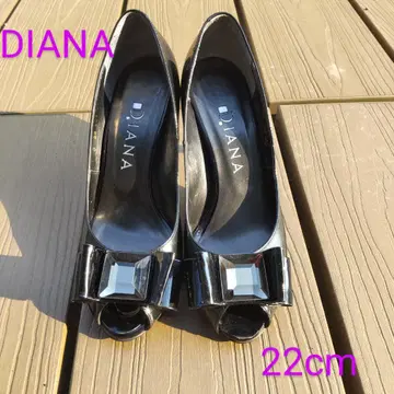 DIANA 다이애나 비쥬 장식 오픈토 블랙 에나멜 펌프스