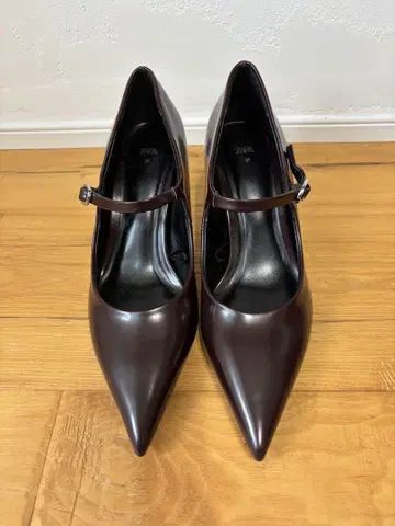 ZARA 보르도 스틸레토 버클 펌프스