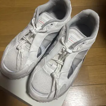 810s eit tens STUDEN AERO 24.0 화이트