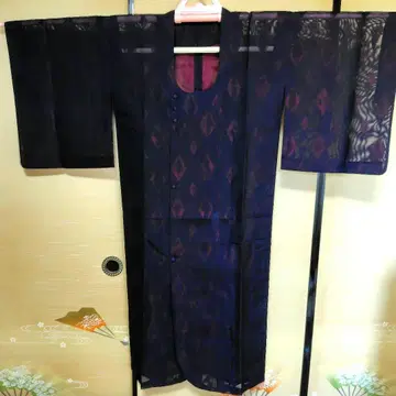 블랙 베이스에 빨간색 무늬 기모노 여 코트