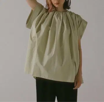 LOHEN 로헨 개더 턱 볼륨 블라우스 라임