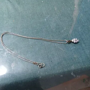 꽃 모티브 크리스탈 목걸이