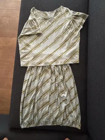 미나 페르호넨 셋업 하자품