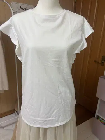 저널 스탠다드 프릴 소매 화이트 티셔츠