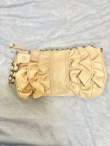 프릴 디자인 베이지 핸드백