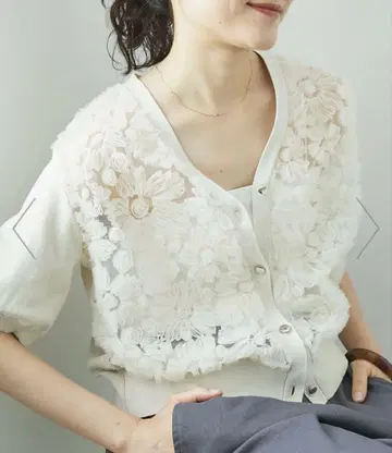 완판템 르블랑 튤 자수 하프 슬리브 가디건 아이보리 38