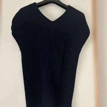 Mila Owen 슬리브리스 V넥 네이비 F