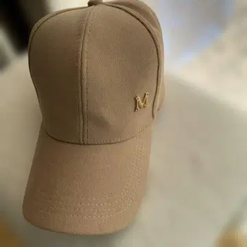 베이지 캡 M 로고