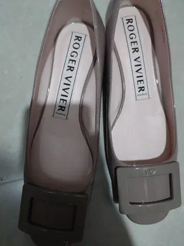 박스 없음 이세탄 ROGER VIVIER 베이지 발레리나 플랫