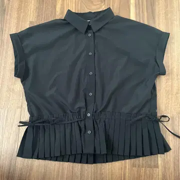 BEAMS HEART 블랙 반팔 셔츠 플리츠 밑단