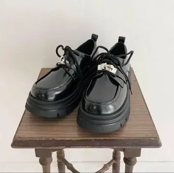 조우네코 레이스업 통굽 로퍼 23.5cm 미사용 새상품