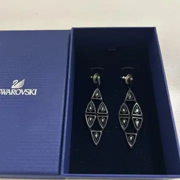 Swarovski 블랙 크리스탈 귀걸이
