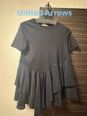 UNITED ARROWS 네이비 프릴 반팔 티셔츠 페플럼