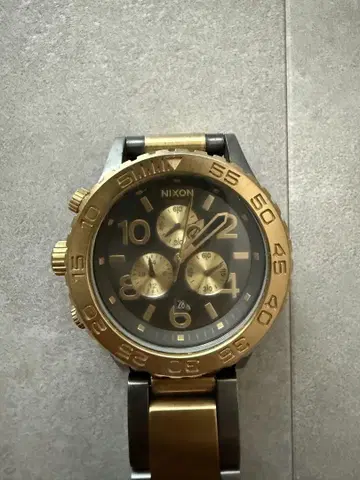 NIXON 42-20 골드/블랙