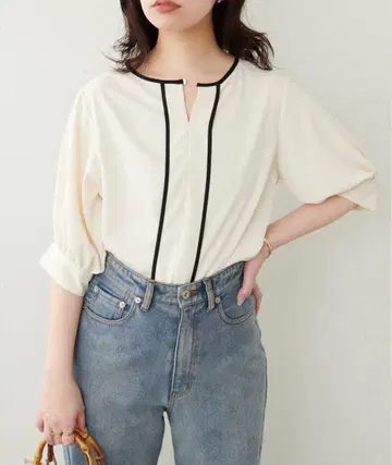 내추럴 꾸뛰르 메탈 후크 배색 6부 소매 블라우스