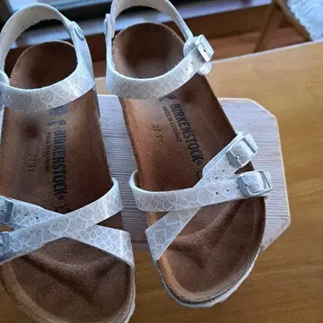 BIRKENSTOCK 화이트 스트랩 샌들 38