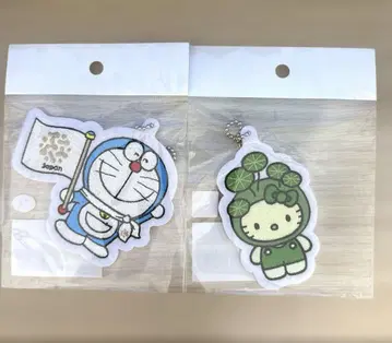 [새상품] 일본관 키티 도라에몽 자수 참 키링 2세트