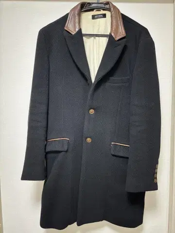 루드 갤러리 블랙 울 체스터 코트 가죽 옷깃 배색