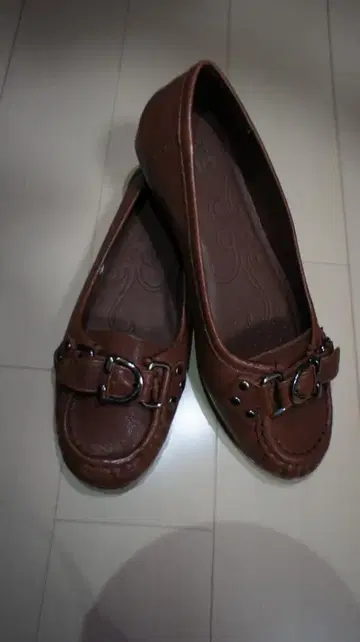 [Clarks] 천연 가죽 로퍼 브라운 모카신풍 경량
