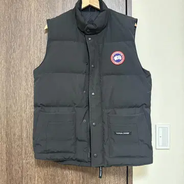 CANADA GOOSE 블랙 다운 베스트