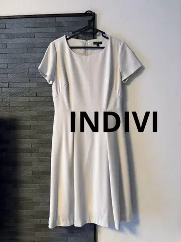 INDIVI 아이보리 반팔 무릎 기장 원피스